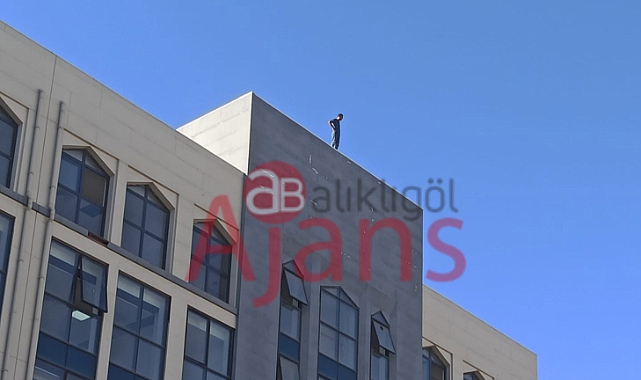 İntihar için valiliğin karşısındaki çatıya çıktı