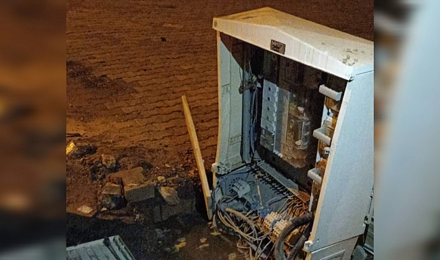 Kırık elektrik panoları tehlike saçıyor