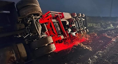 Suruç yolunda yine kaza! Tır şarampole devrildi