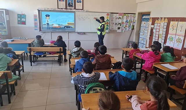 Urfa'nın birçok ilçesinde öğrencilere trafik eğitimi verildi