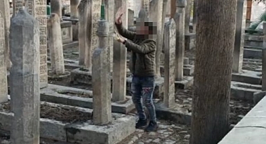 Urfa Ulu Cami'de madde bağımlısı genç krize girdi