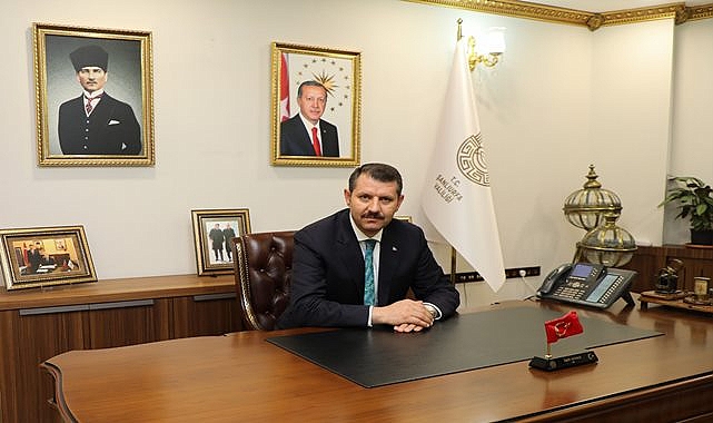 Vali Ayhan 'Öğretmenler Günü kutlu olsun'