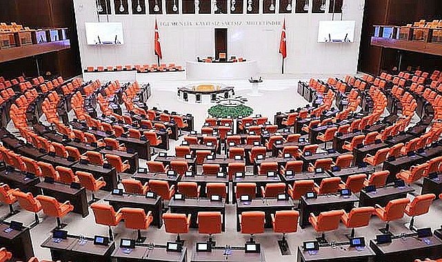 Başörtüsüne yönelik Anayasa değişikliği teklifi TBMM'de