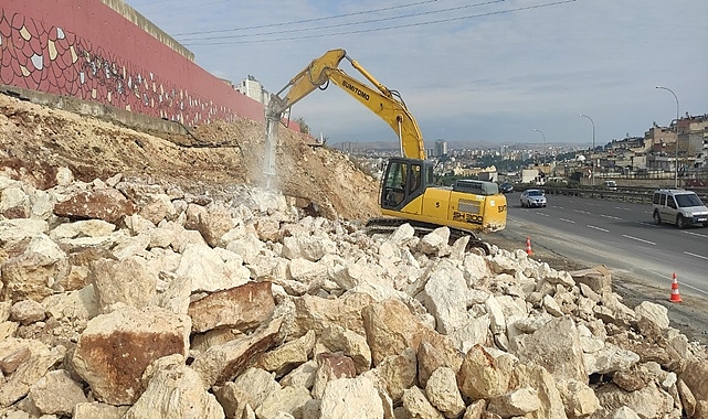 Büyükşehir’den okullar bölgesine üst geçit