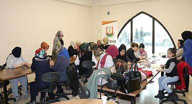 Büyükşehirle kadınlar takı tasarımlarını üretiyor