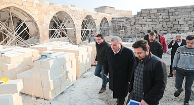 Çubukçu Hanı'nda restorasyon çalışmaları sürdürüyor