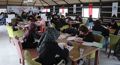 Eyyübiye'de gençler harıl harıl üniversite sınavlarına hazırlanıyor