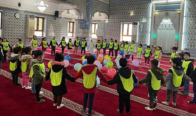 Haliliye'de çocuklar camilerle buluşuyor