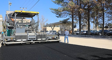 Harran’da işlek caddeler sıcak asfalta kavuştu