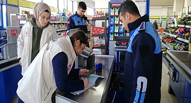 Hilvan’da zincir marketler denetlendi