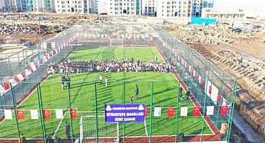 Karaköprü'de sentetik çim halı saha hizmete girdi