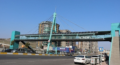 Şanlıurfa’da üst geçit çalışması devam ediyor