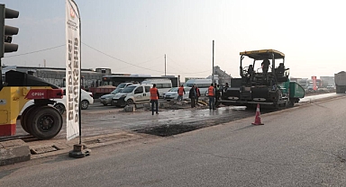 Tehlike arz eden Akçakale yolunda çalışmalar devam ediyor