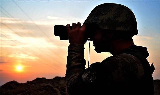 Türkiye’ye yasa dışı yollarla geçmeye çalışırken yakandılar