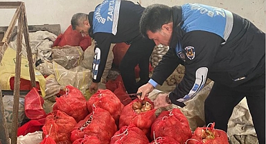 Urfa’da yüklü miktarda bozuk patates ele geçirildi