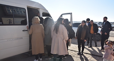 Viranşehirli polis adayı genç kızlar Hatay'a uğurlandı