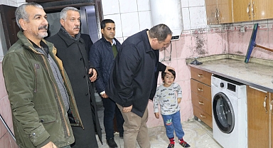 Başkan Ekinci’den evi yanan aileye ziyaret 