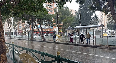 Beklenen yağmur etkisini arttırarak devam ediyor