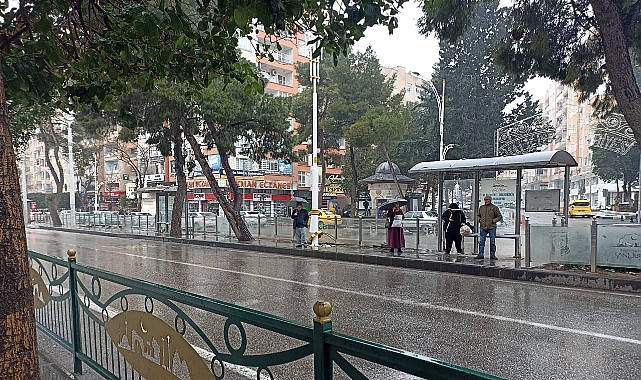 Beklenen yağmur etkisini arttırarak devam ediyor