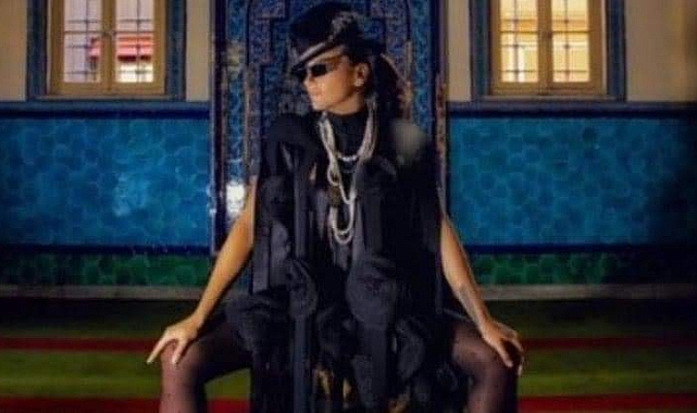 Camide uygunsuz poz verdi! Tepkiler çığ gibi büyüdü