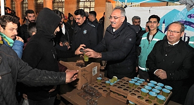 Eyyübiye Belediyesi’nden kandil lokması ve şerbet ikramı