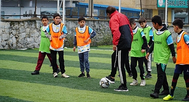 Haliliye’de  futbol okulu ile geleceğin yıldızları yetişiyor