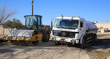 Karaköprü kırsalında yollar çamurdan kurtarılıyor