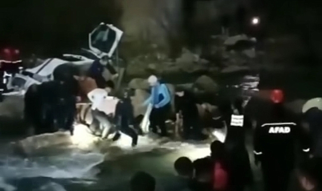 Köprüden uçan araçta 3 kişi can verdi