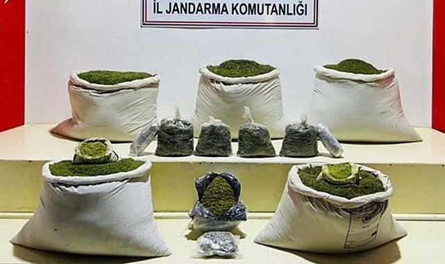 Mühimmat ve yüklü miktarda uyuşturucu madde ele geçiridi