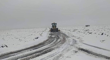 Şanlıurfa'da karla mücadele ekipleri sahada!