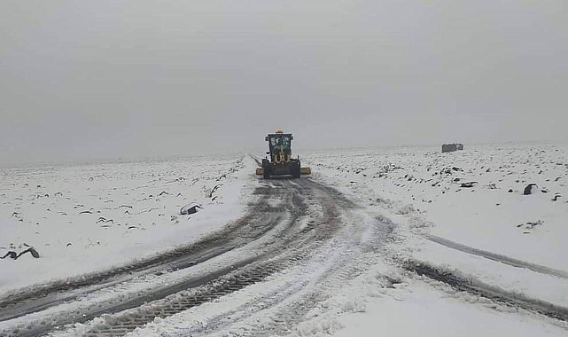 Şanlıurfa'da karla mücadele ekipleri sahada!