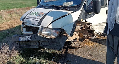 Şanlıurfa'da mısır yüklü kamyonet kaza yaptı!