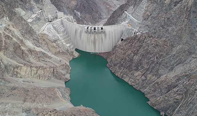 Türkiye’nin en yüksek Barajı'nda ilk su tahliyesi gerçekleşti