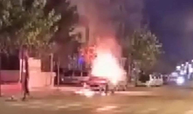 Urfa'da bir araç yanarak kül oldu