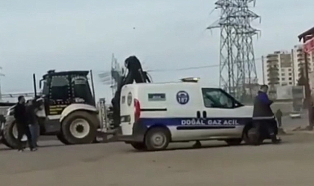 Urfa'da kazı yapan kepçe doğalgaz borusunu patlattı