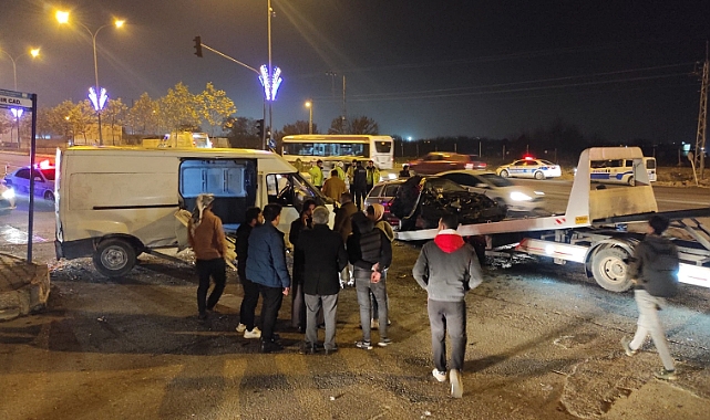 Urfa'da minibüsle otomobil çarpıştı! Can pazarı yaşandı