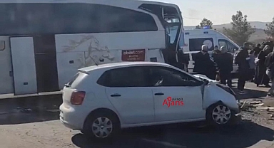Urfa'da tur otobüsü ile otomobil çarpıştı