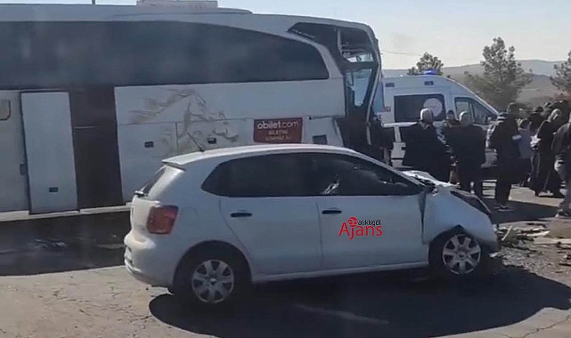 Urfa'da tur otobüsü ile otomobil çarpıştı