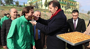 Vali Ayhan'dan Şanlıurfaspor'a sürpriz ziyaret