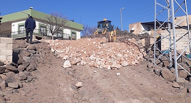 Viranşehir’de kırsal mahallelerde stabilize yol çalışması