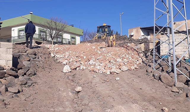 Viranşehir’de kırsal mahallelerde stabilize yol çalışması