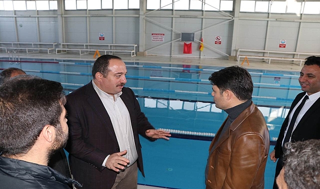 Viranşehir’de yaz-kış yüzme keyfi 