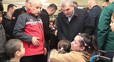 Bakan Kirişci Şanlıurfa’da depremzedeleri ziyaret etti