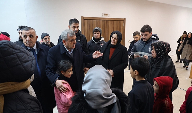Başkan Beyazgül depremzedeleri ziyaret etti