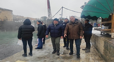 Başkan Kuş, karla mücadele eden ekipleri denetledi