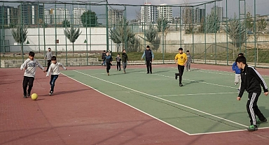 Çocuklar depremi sporla unutmaya çalışıyor