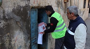 Depremden etkilenen vatandaşların gıda kolileri evlerine ulaştırılıyor 