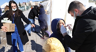 Depremzedelere ağız ve diş taraması yapıldı