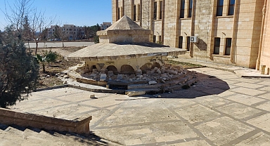 Harran Üniversitesi'nin şadırvanı depremde yıkıldı