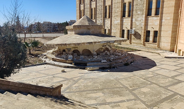 Harran Üniversitesi'nin şadırvanı depremde yıkıldı